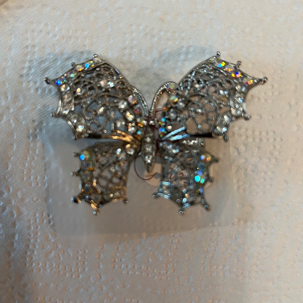 Beautiful Butterfly Brooch-pin with Aurora borealis crystals movable wings!